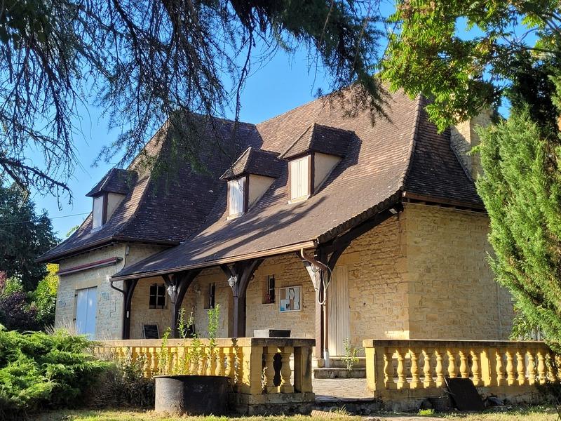 Propriété - 373 m² - 14 pièces