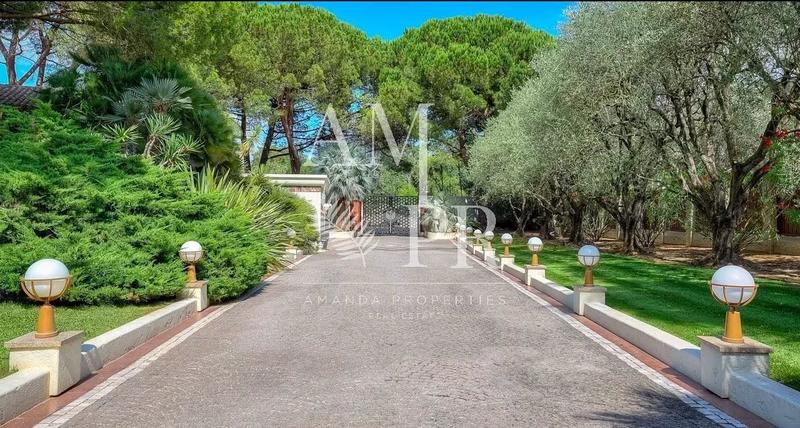 Villa - 520 m² - 10 pièces