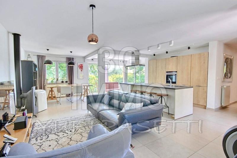 Villa - 1 365 m² - 5 pièces