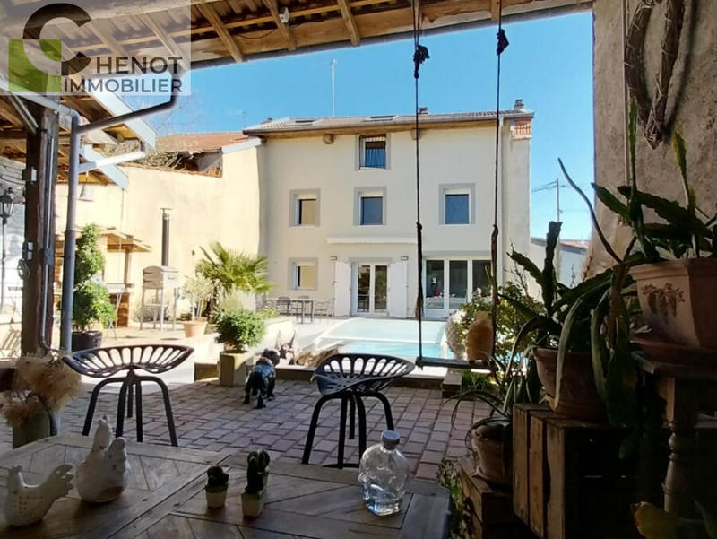 Propriété - 250 m² - 7 pièces