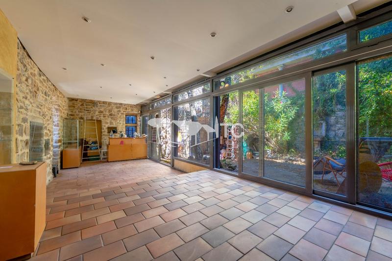 Maison - 225 m² - 9 pièces