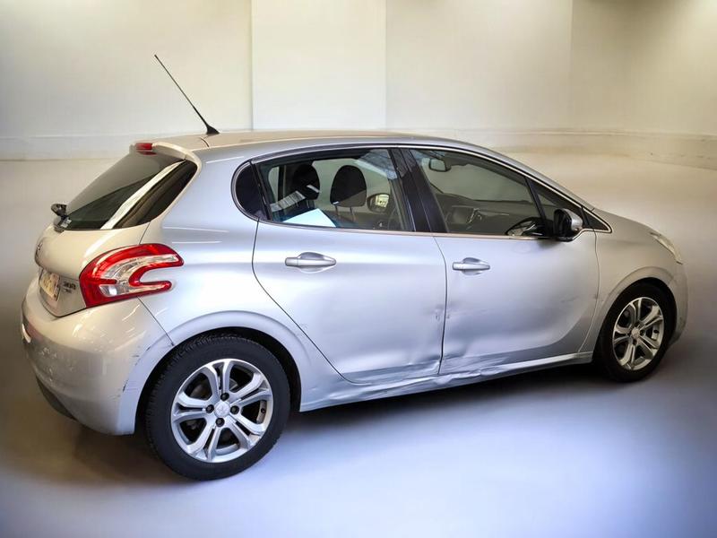 Peugeot 208 1.6 E-Hdi 92 Allure Ba 5p