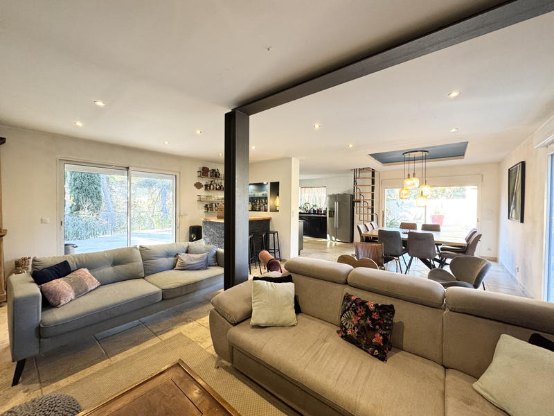 Villa - 243 m² - 7 pièces