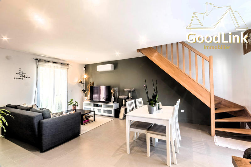 Maison traditionnelle - 95 m² - 6 pièces