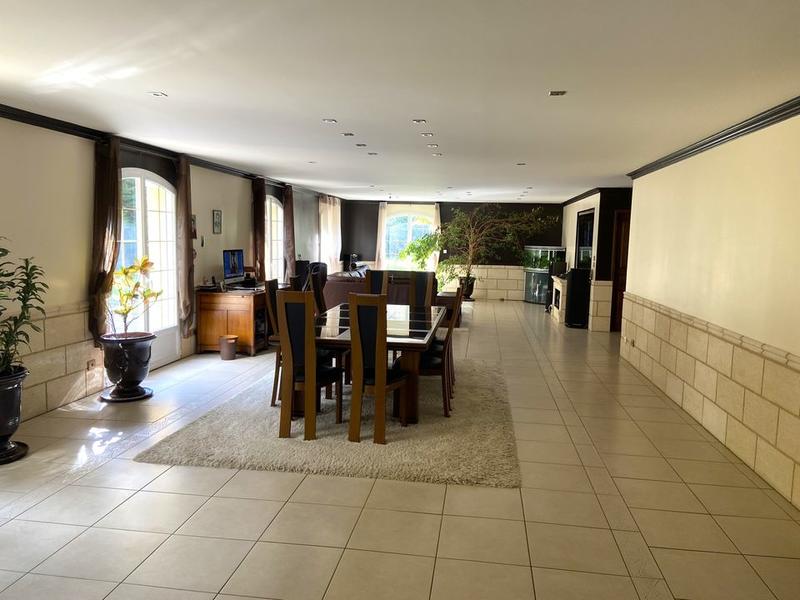 Maison - 310 m² - 7 pièces
