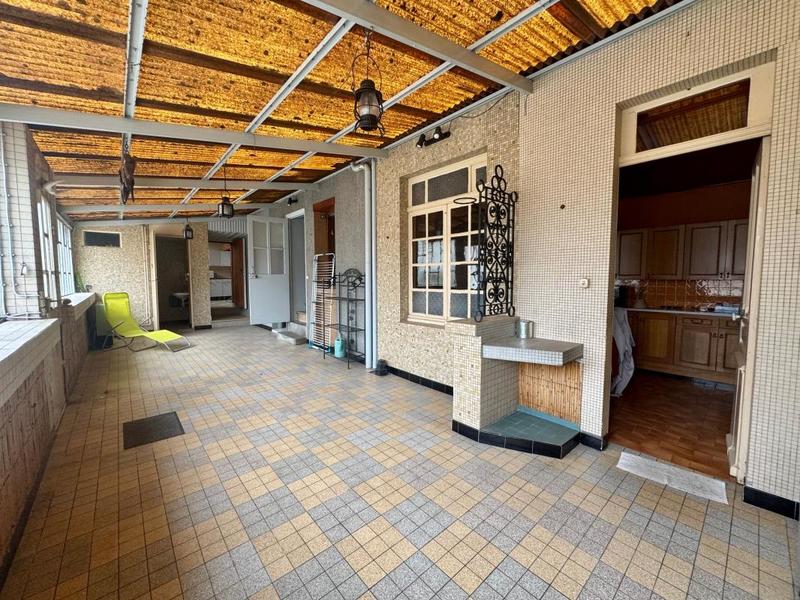 Maison - 273 m² - 9 pièces