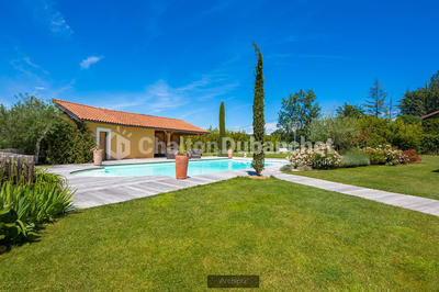 Demeure - 393 m² - 13 pièces