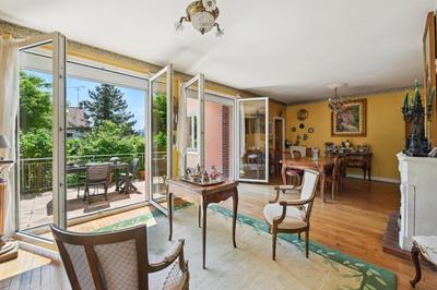 Maison - 220 m² - 8 pièces