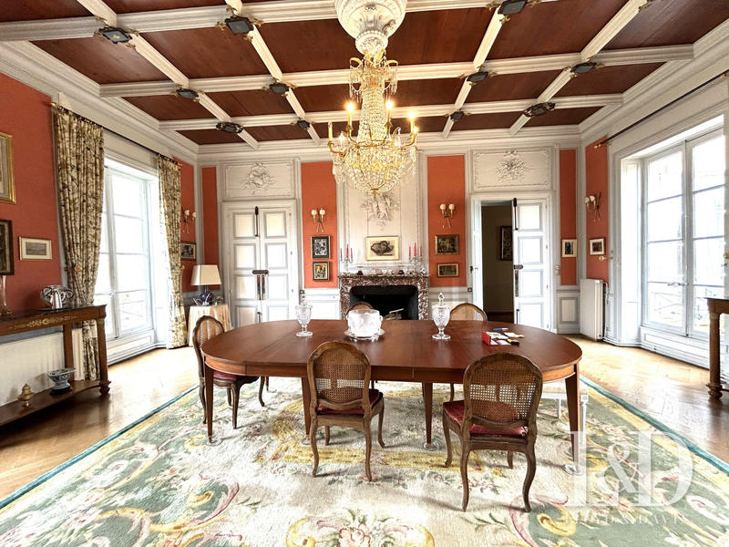 Château - 632 m² - 12 pièces
