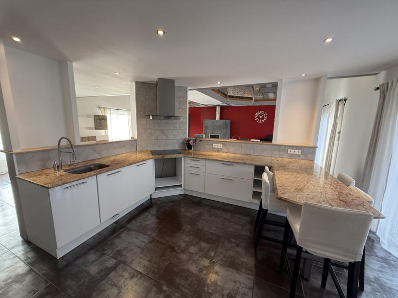 Maison - 217 m² - 7 pièces