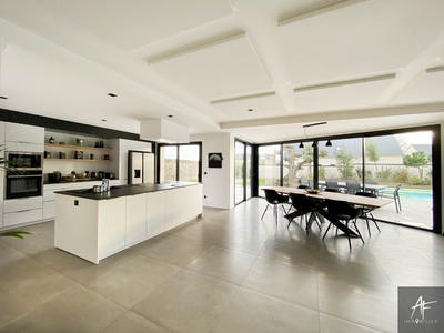 Villa - 320 m² - 8 pièces