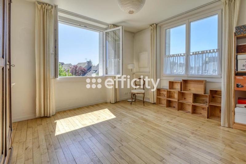 Maison - 217 m² - 9 pièces