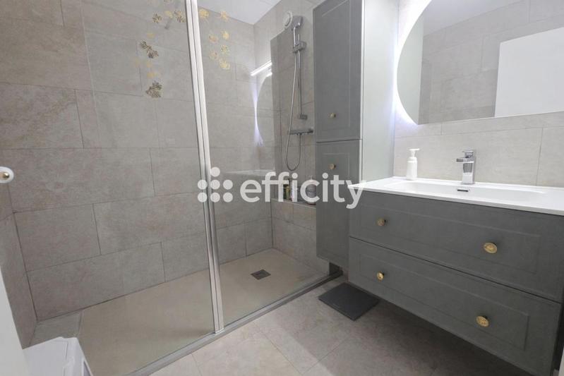 Appartement - 90 m² - 3 pièces