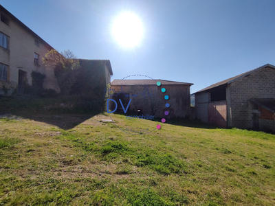 Maison - 1 011 m² - 10 pièces