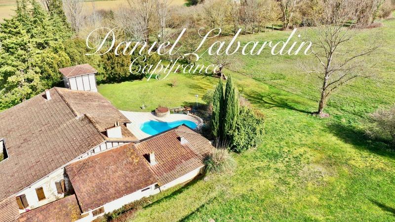 Maison - 217 m² - 6 pièces