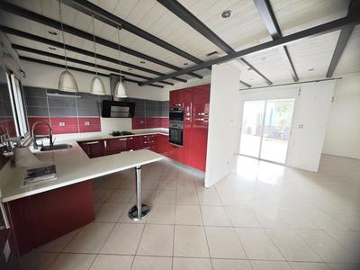 Maison - 181 m² - 3 pièces