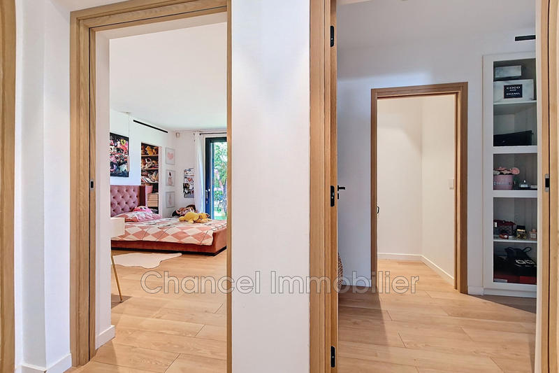 Demeure - 241 m² - 7 pièces