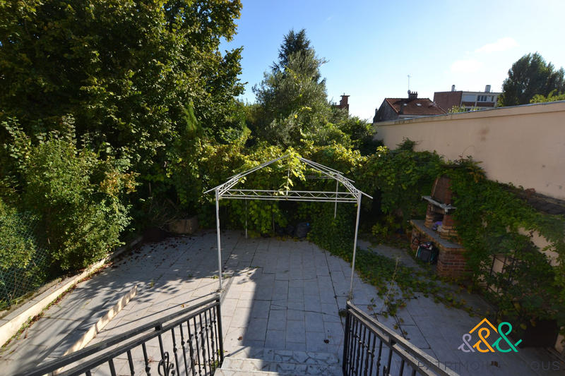 Maison traditionnelle - 167 m² - 6 pièces