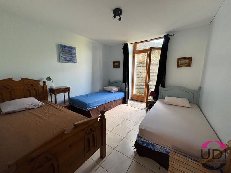 Maison - 235 m² - 8 pièces