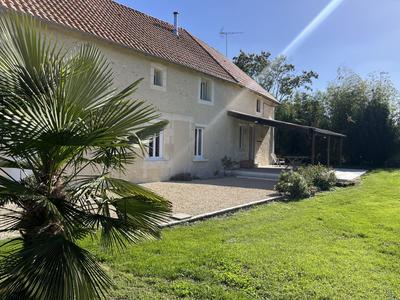 Maison - 220 m² - 7 pièces