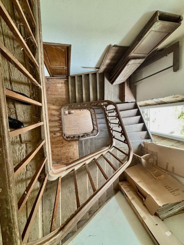 Maison - 250 m² - 9 pièces