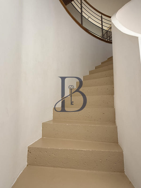 Maison - 172 m² - 9 pièces