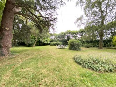 Maison - 303 m² - 9 pièces