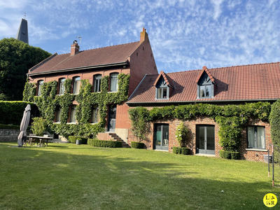 Maison - 327 m² - 10 pièces