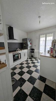 Demeure - 106 m² - 7 pièces