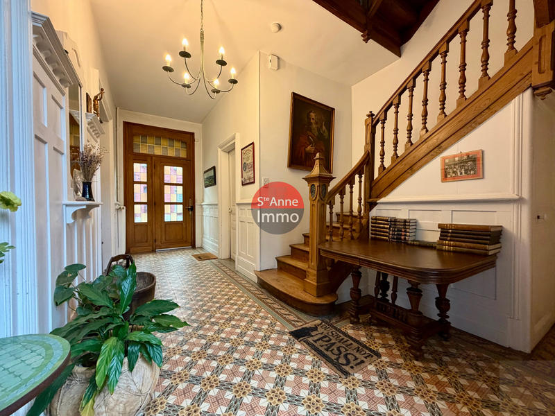 Maison - 260 m² - 10 pièces