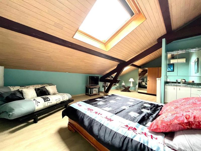 Maison - 313 m² - 9 pièces