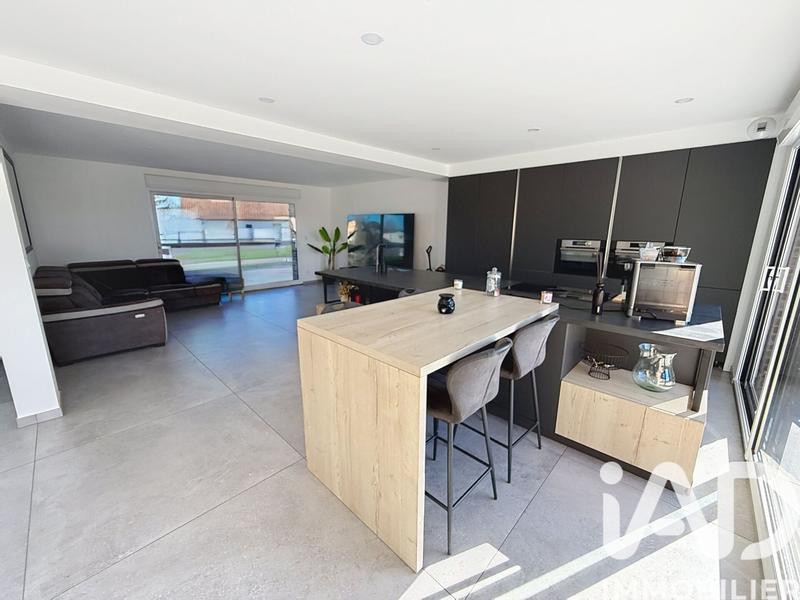 Maison - 255 m² - 7 pièces