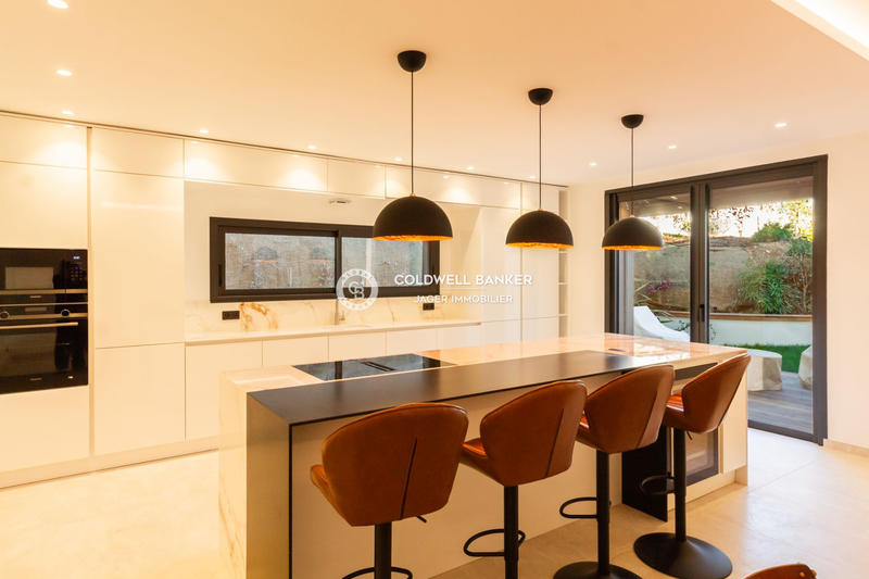 Villa - 300 m² - 6 pièces