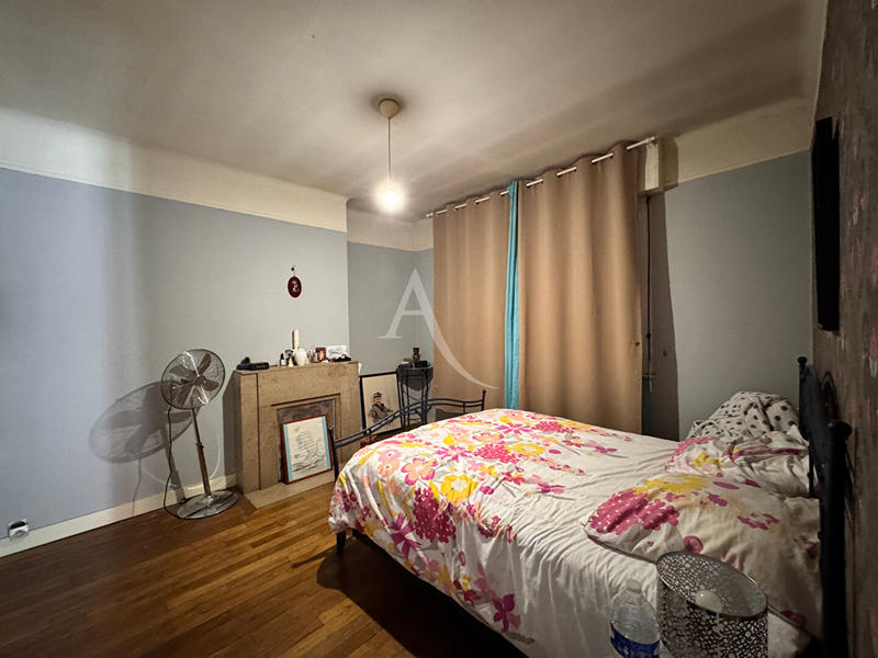 Maison - 222 m² - 9 pièces