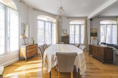 Maison - 216 m² - 8 pièces