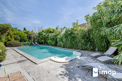 Maison - 225 m² - 7 pièces