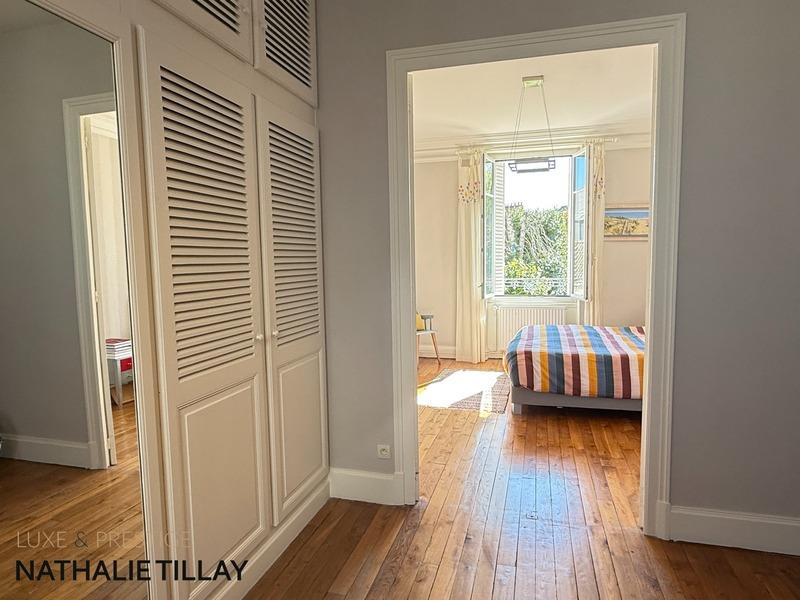 Maison - 220 m² - 9 pièces