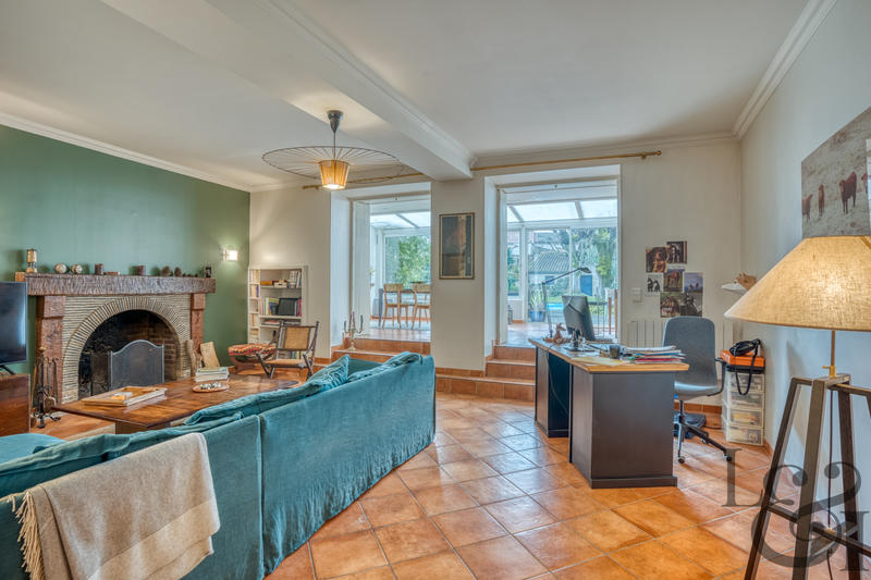 Maison - 235 m² - 7 pièces