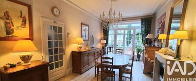 Maison - 250 m² - 10 pièces