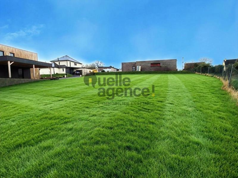 Terrain constructible - 683 m²