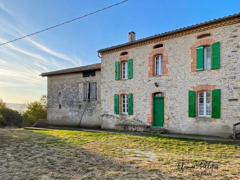 Maison - 325 m² - 14 pièces