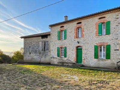 Maison - 325 m² - 14 pièces