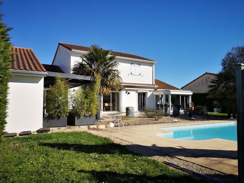 Maison - 224 m² - 7 pièces