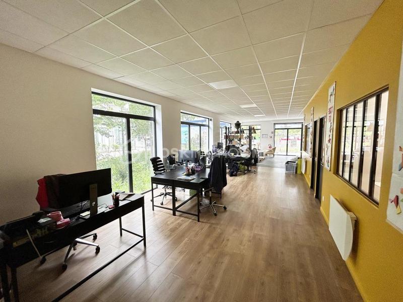 Local commercial - 200 m² - 1 pièce