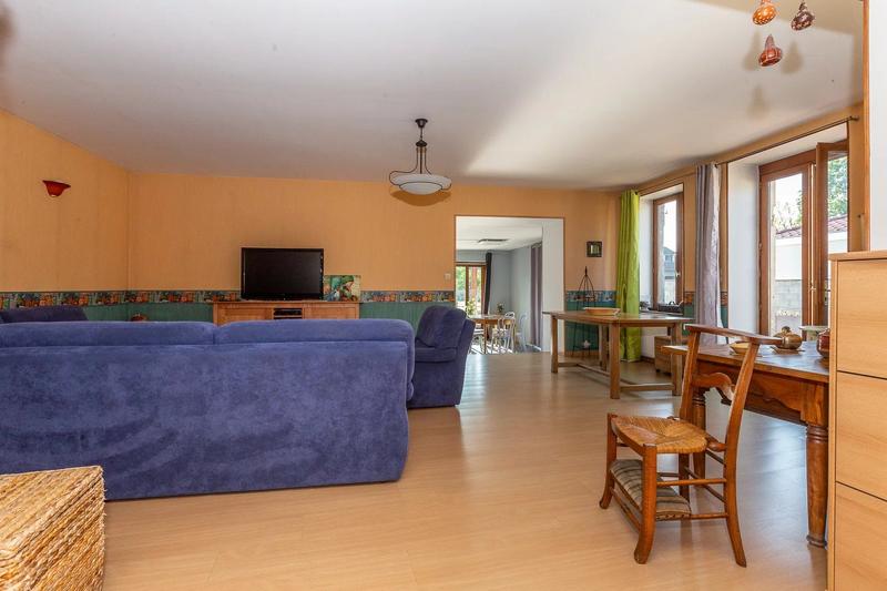 Maison - 245 m² - 8 pièces