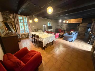 Maison - 265 m² - 11 pièces