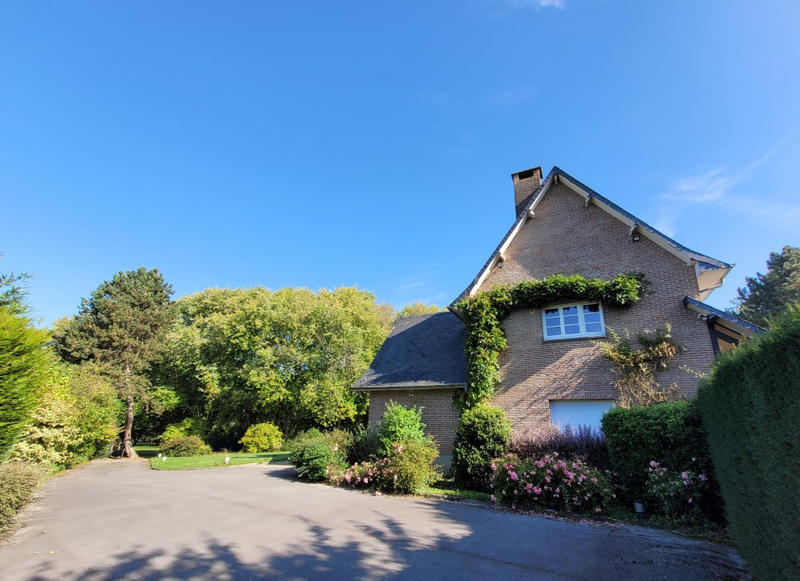 Maison - 275 m² - 12 pièces