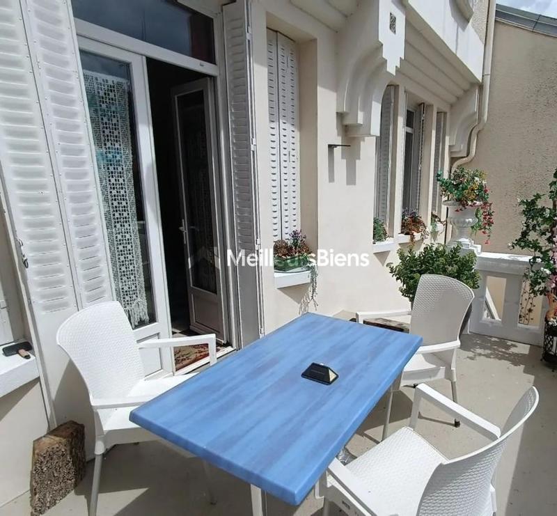 Maison - 250 m² - 8 pièces