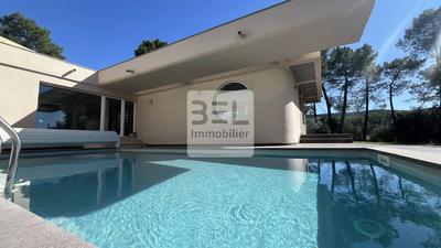 Villa - 258 m² - 8 pièces