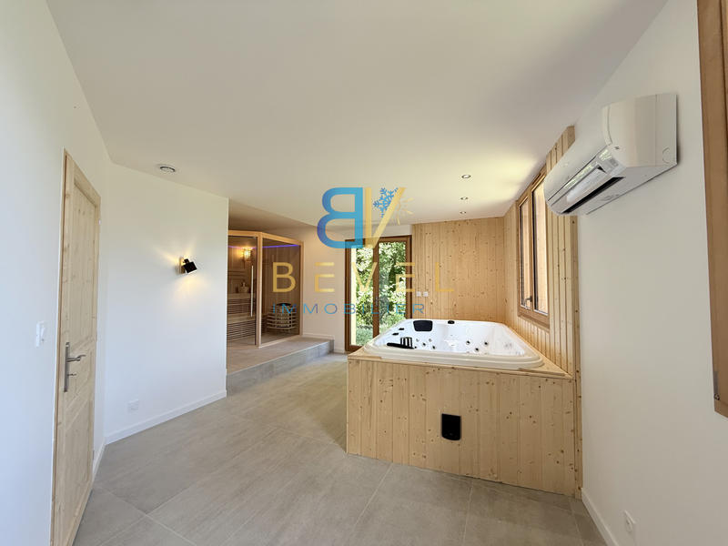 Châlet - 329 m² - 13 pièces